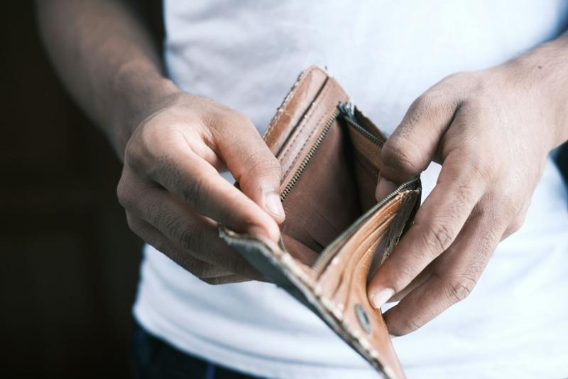 Report: average American household has more than $10,000 in credit card debt