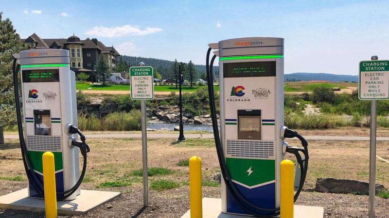 Colorado governor criticizes federal suspension of EV charger program